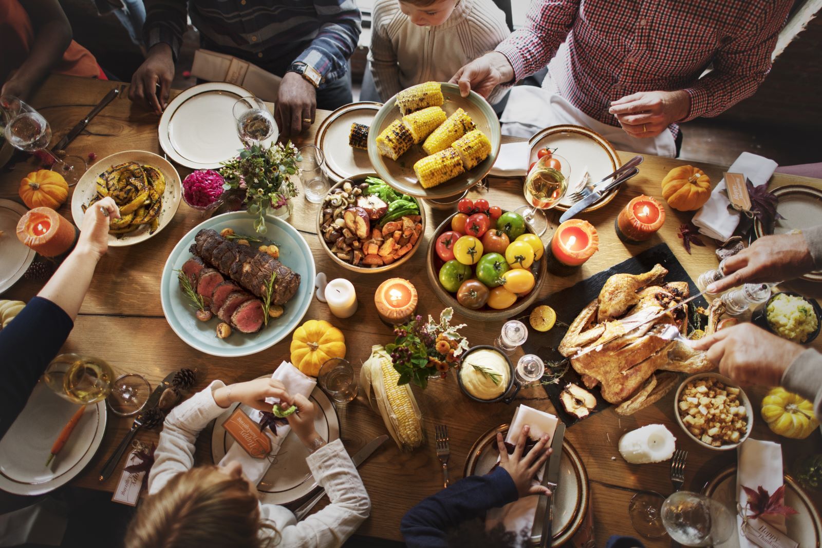 family enjoying Thanksgiving dinner